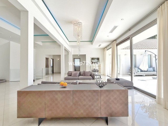 5 Makuuhuoneen Huvila Sotogrande