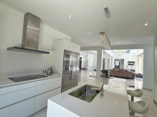 5 Makuuhuoneen Huvila Sotogrande