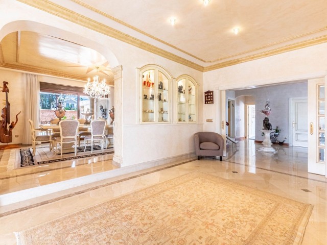 7 Bedrooms Villa in Los Monteros