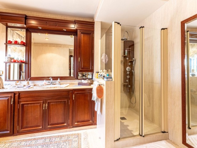 7 Bedrooms Villa in Los Monteros