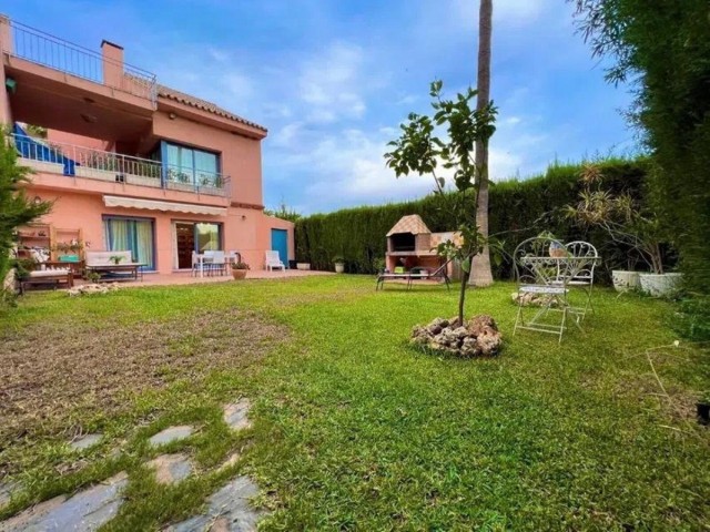 5 Bedrooms Townhouse in Nueva Andalucía