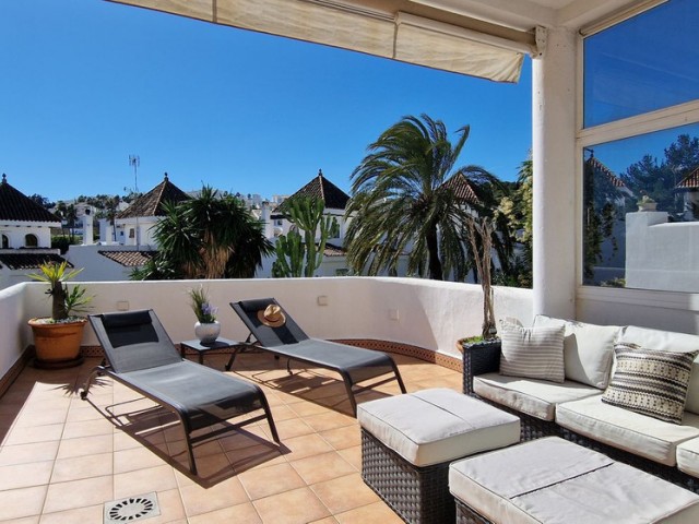 Townhouse, La Duquesa, R5333041