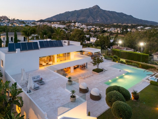 Villa avec 7 Chambres  à Nueva Andalucía