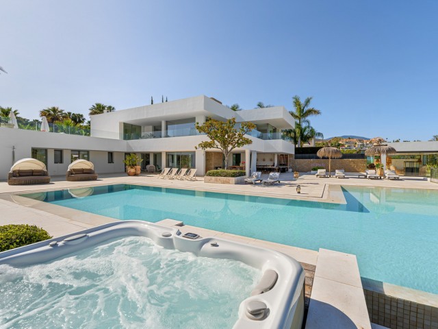 Villa avec 7 Chambres  à Nueva Andalucía