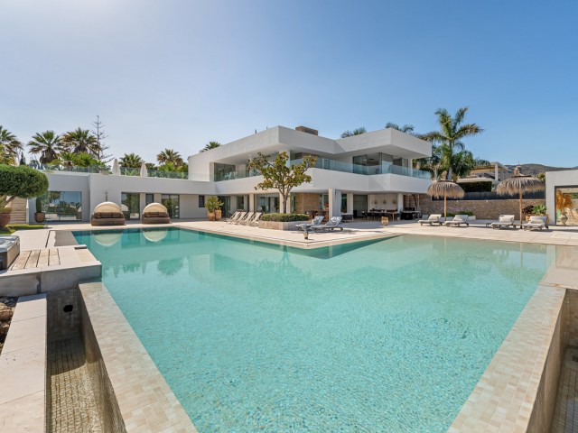 Villa avec 7 Chambres  à Nueva Andalucía