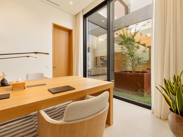 Villa con 6 Dormitorios  en Guadalmina Alta
