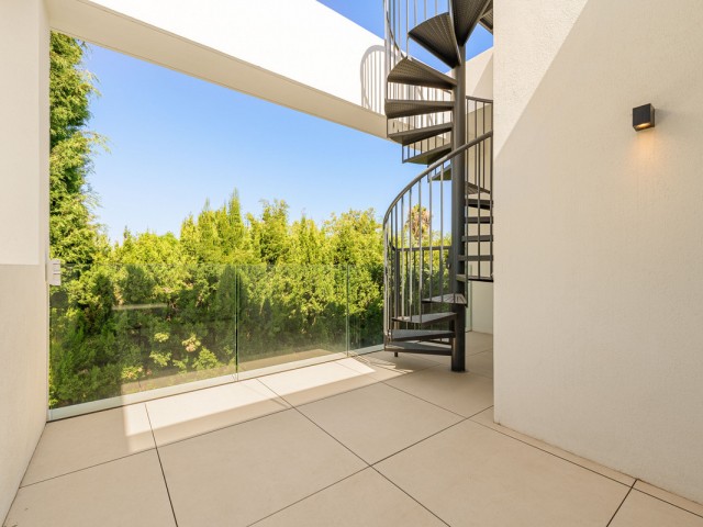 Villa con 6 Dormitorios  en Guadalmina Alta