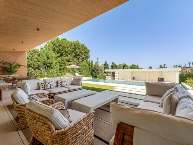 Villa con 6 Dormitorios  en Guadalmina Alta