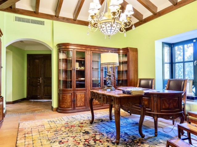 Villa con 6 Dormitorios  en La Zagaleta
