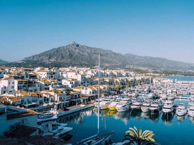3 Bedrooms Apartment in Puerto Banús