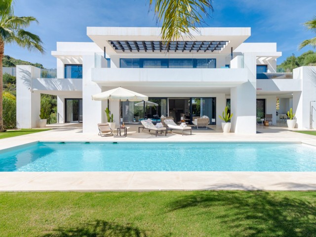 Villa con 6 Dormitorios  en Nueva Andalucía