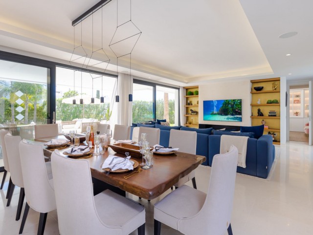 Villa con 6 Dormitorios  en Nueva Andalucía