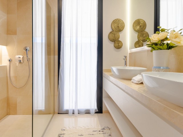 Villa con 6 Dormitorios  en Nueva Andalucía