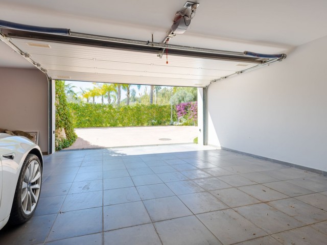 Villa con 6 Dormitorios  en Nueva Andalucía