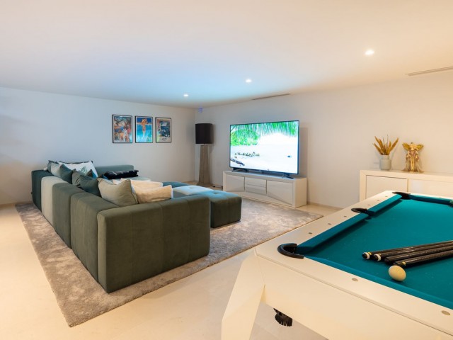 Villa con 6 Dormitorios  en Nueva Andalucía