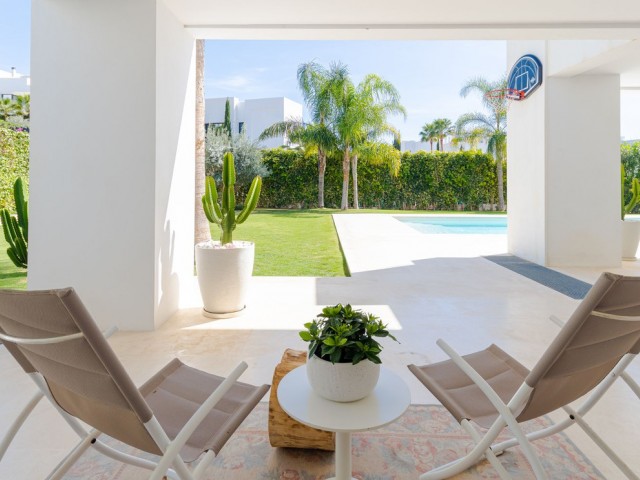 Villa con 6 Dormitorios  en Nueva Andalucía