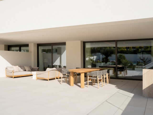 4 Bedrooms Apartment in The Golden Mile