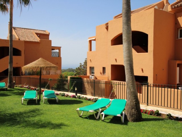 2 Bedrooms Apartment in Elviria