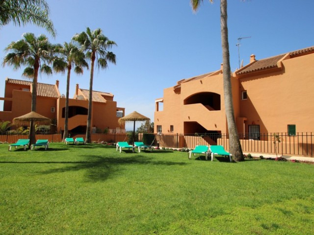 2 Bedrooms Apartment in Elviria