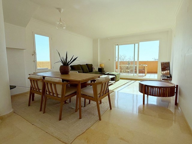 2 Bedrooms Apartment in Elviria