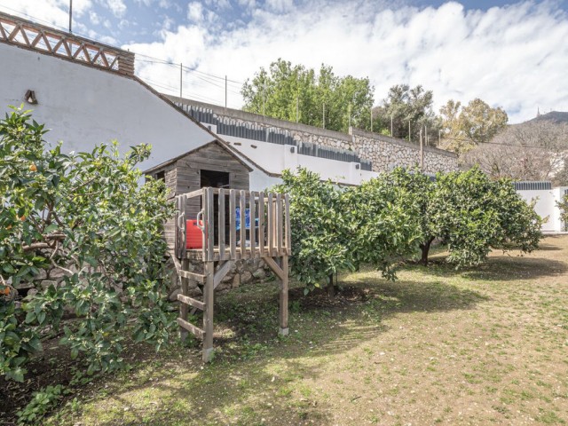 4 Bedrooms Villa in Benalmadena Pueblo