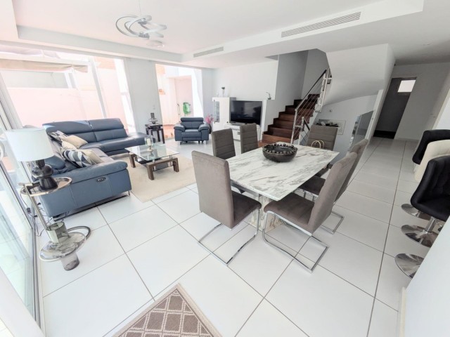 4 Schlafzimmer Villa in Torremuelle