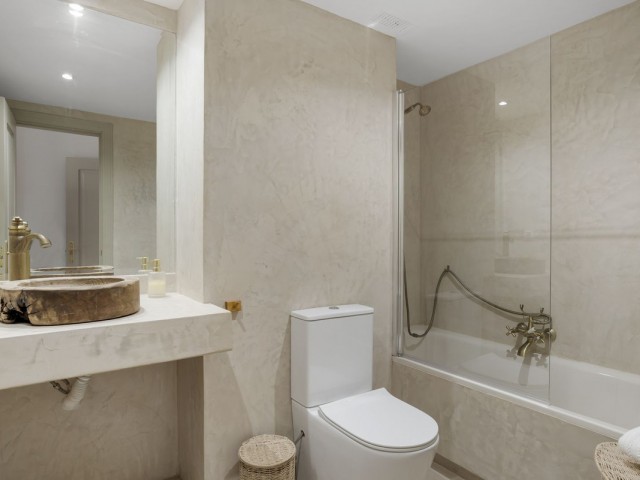 2 Bedrooms Apartment in Nueva Andalucía