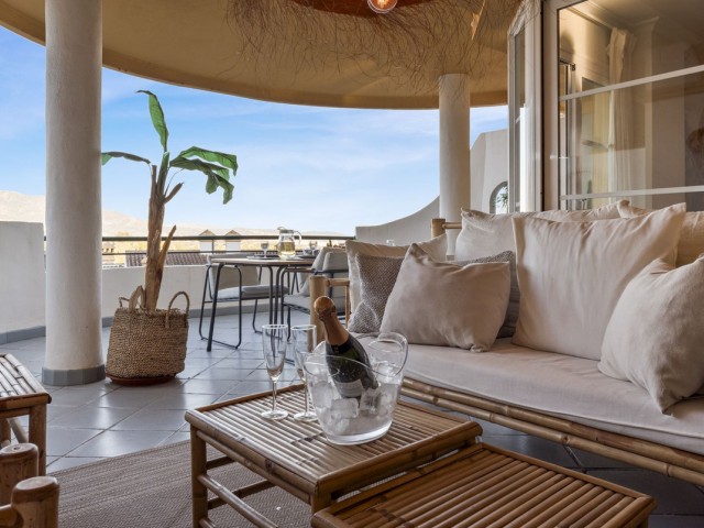 2 Bedrooms Apartment in Nueva Andalucía