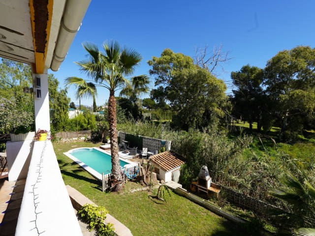 Villa con 6 Dormitorios  en Valle del Sol
