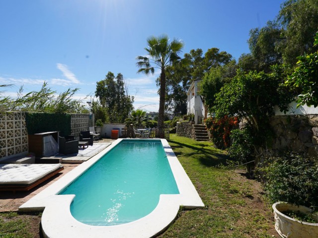 Villa con 6 Dormitorios  en Valle del Sol
