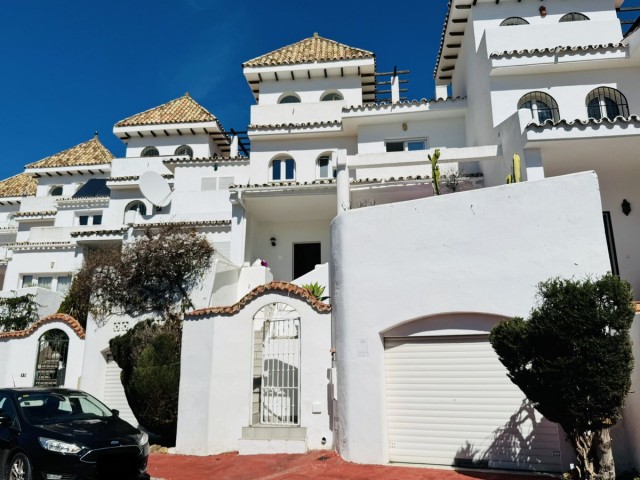 Townhouse, La Duquesa, R5338456