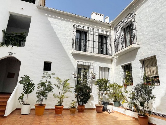 Apartamento con 2 Dormitorios  en Puerto Banús