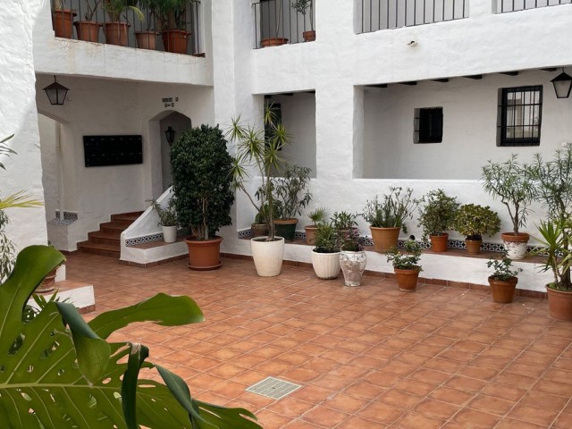 Apartamento con 2 Dormitorios  en Puerto Banús