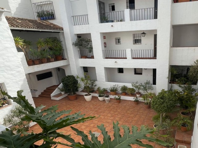 Apartamento con 2 Dormitorios  en Puerto Banús