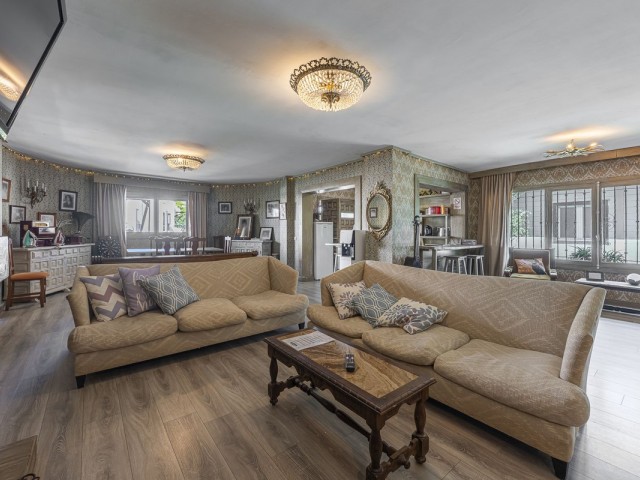 Villa avec 12 Chambres  à Marbella