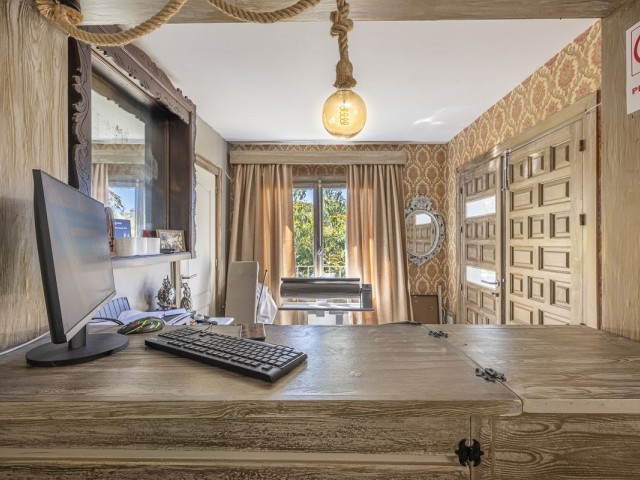 Villa avec 12 Chambres  à Marbella