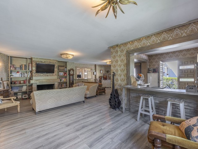 Villa avec 12 Chambres  à Marbella