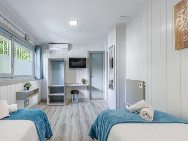 Villa avec 12 Chambres  à Marbella