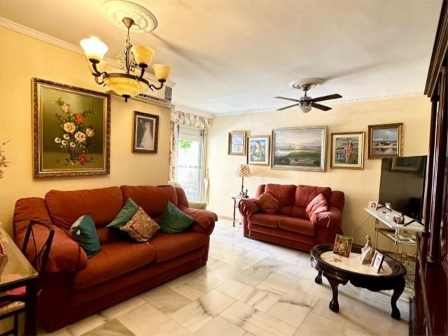 Appartement avec 4 Chambres  à La Carihuela