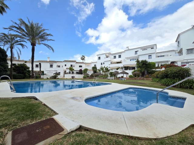 2 Slaapkamer Rijtjeshuis in Nueva Andalucía
