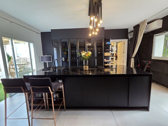 2 Slaapkamer Rijtjeshuis in Nueva Andalucía
