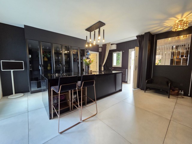 2 Slaapkamer Rijtjeshuis in Nueva Andalucía