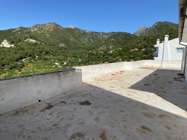 Maison mitoyenne avec 5 Chambres  à Ojén