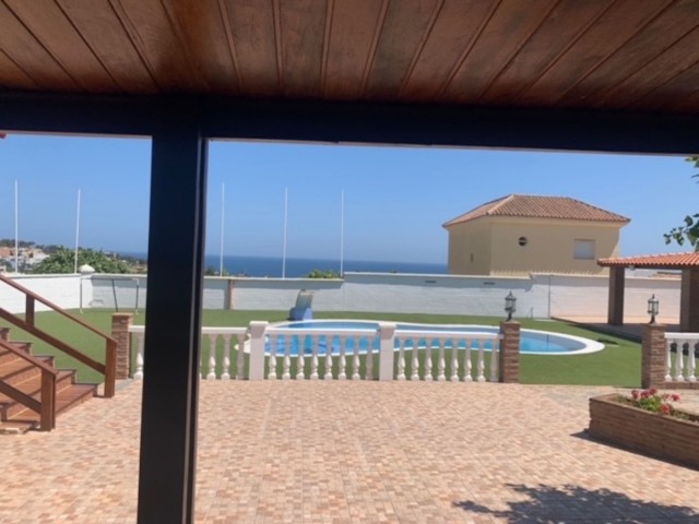 Huvila, San Roque, R5321152