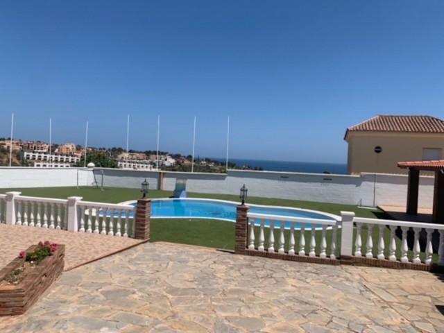 Huvila, San Roque, R5321152