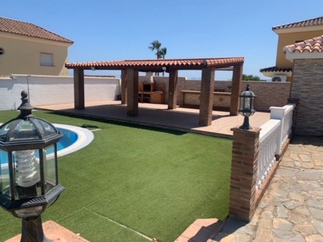 Huvila, San Roque, R5321152