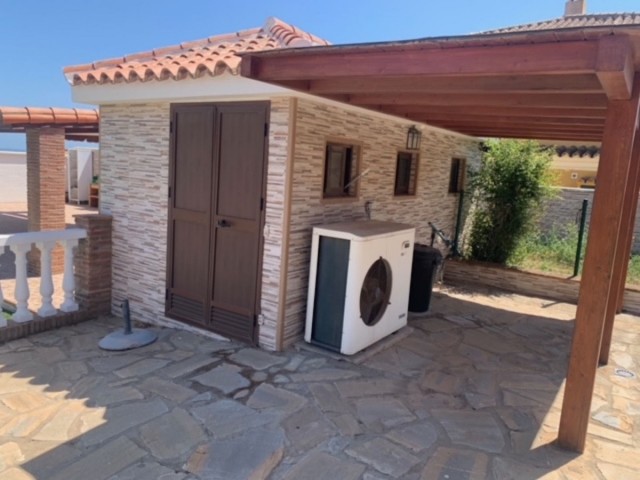 Huvila, San Roque, R5321152