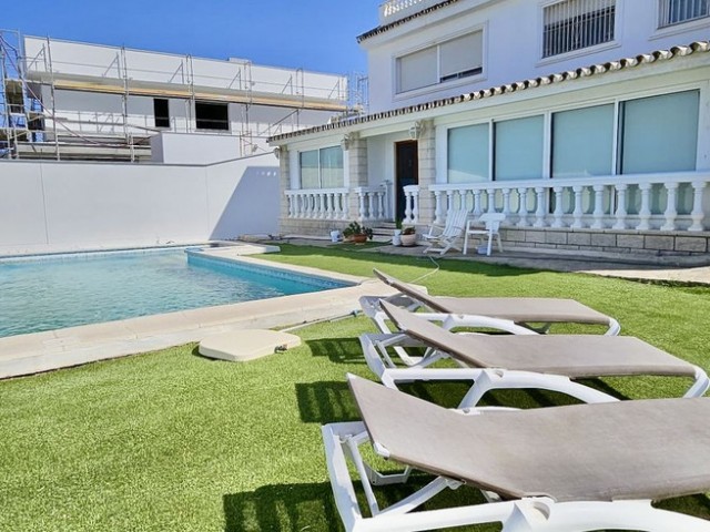 Villa avec 6 Chambres  à Alhaurín de la Torre