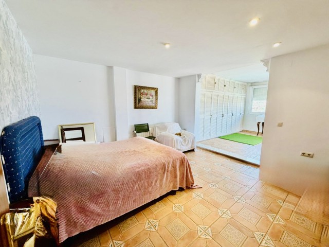 Villa avec 6 Chambres  à Alhaurín de la Torre