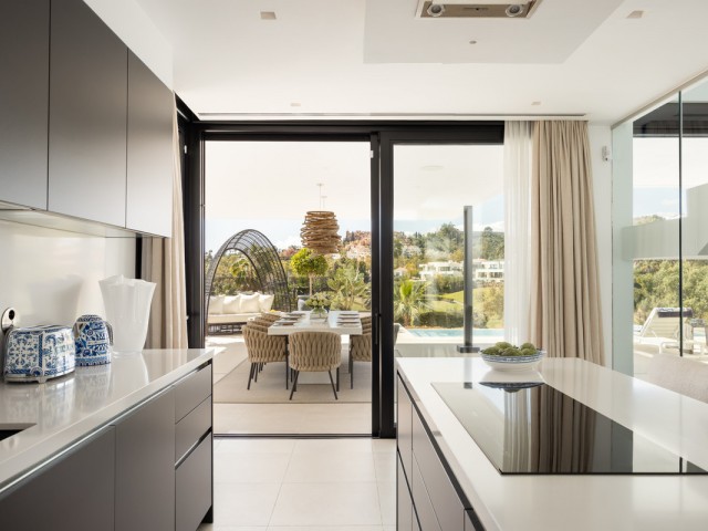 Villa con 4 Dormitorios  en Nueva Andalucía